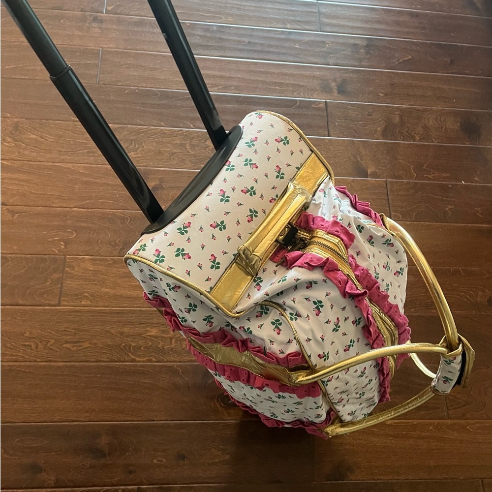 Rare Vintage Betsey Johnson White with Pink Rosebuds Ruffled Travel Roller Bag - Picture 8 of 15